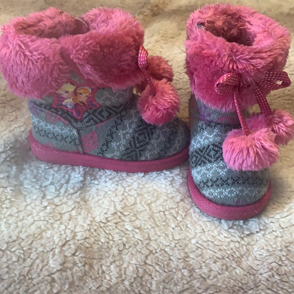 COZY FROZEN SIZE 6 TODDLER BOOTS